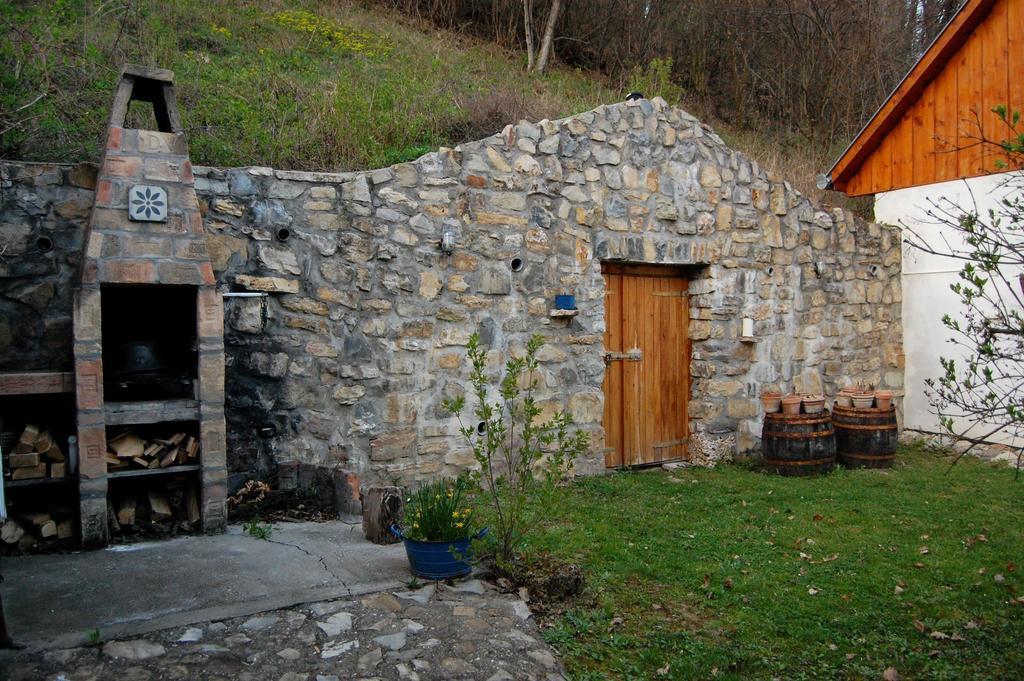 Tulipanos Vendeghaz Appartement Obanya Buitenkant foto