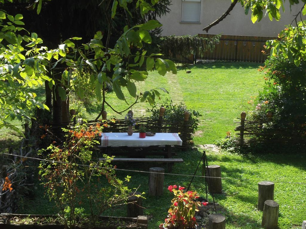 Tulipanos Vendeghaz Appartement Obanya Buitenkant foto