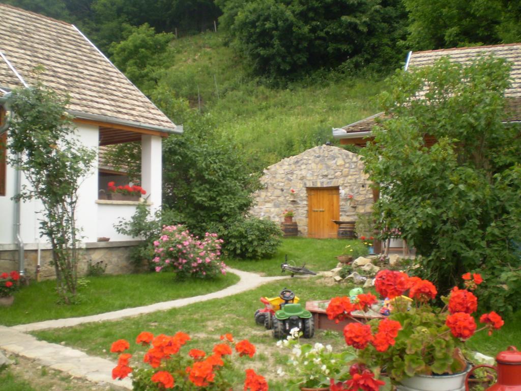 Tulipanos Vendeghaz Appartement Obanya Buitenkant foto